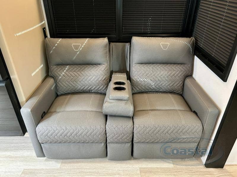 2026 Keystone RV 2026 Keystone RV Walkabout - thumbnail 7