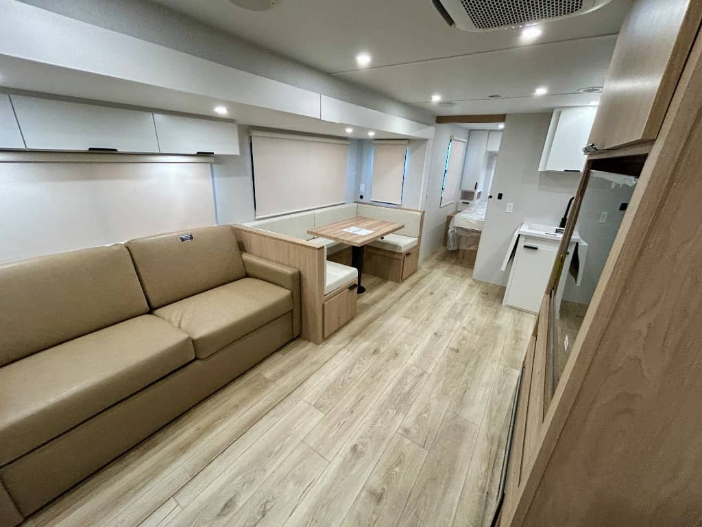 2026 Winnebago 2026 Winnebago Thrive - thumbnail 3