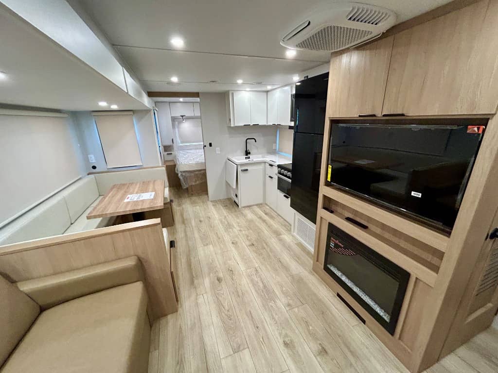 2026 Winnebago 2026 Winnebago Thrive - thumbnail 4