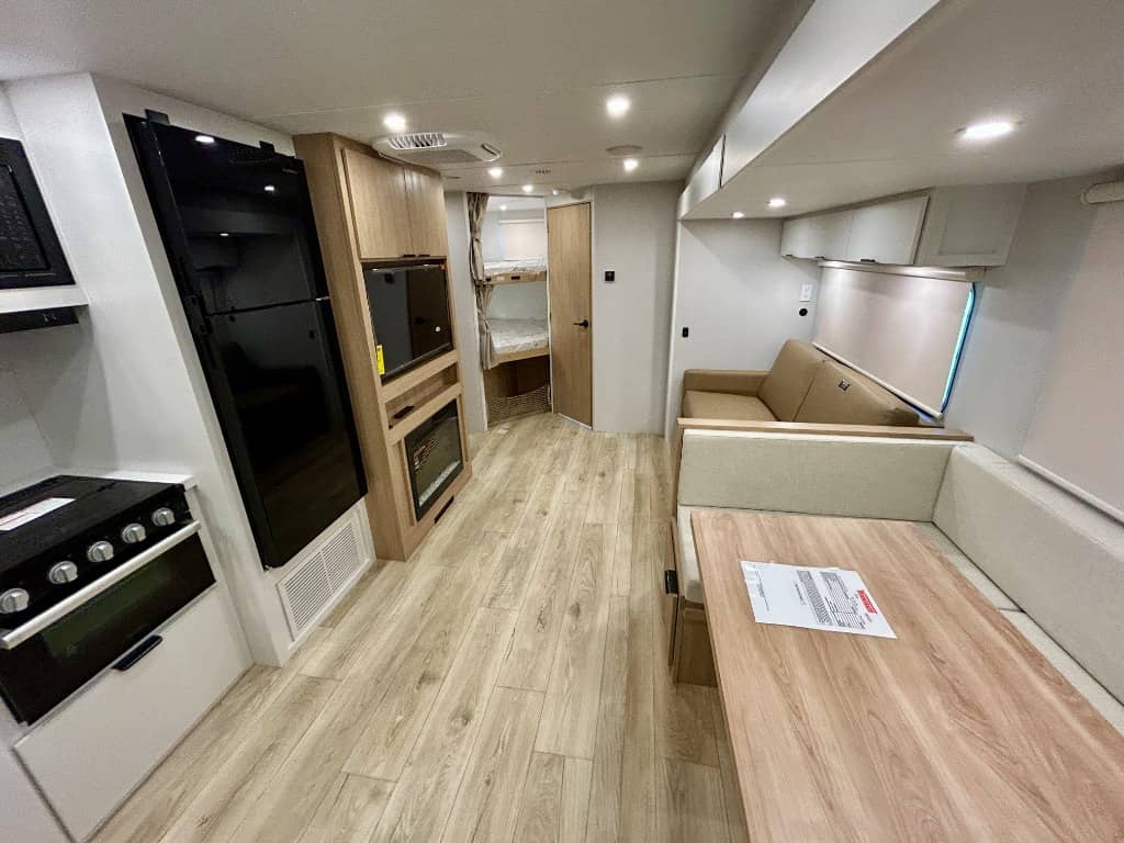 2026 Winnebago 2026 Winnebago Thrive - thumbnail 5