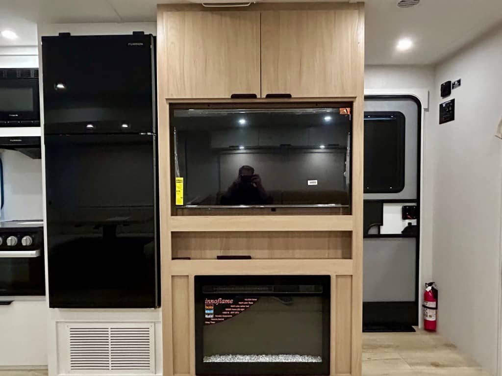 2026 Winnebago 2026 Winnebago Thrive - thumbnail 10