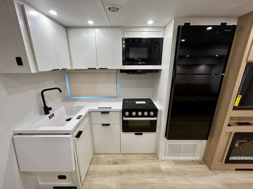 2026 Winnebago 2026 Winnebago Thrive - thumbnail 14