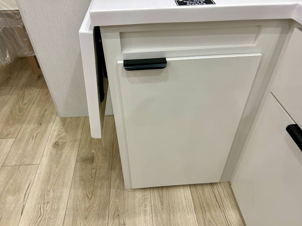 2026 Winnebago 2026 Winnebago Thrive - thumbnail 15