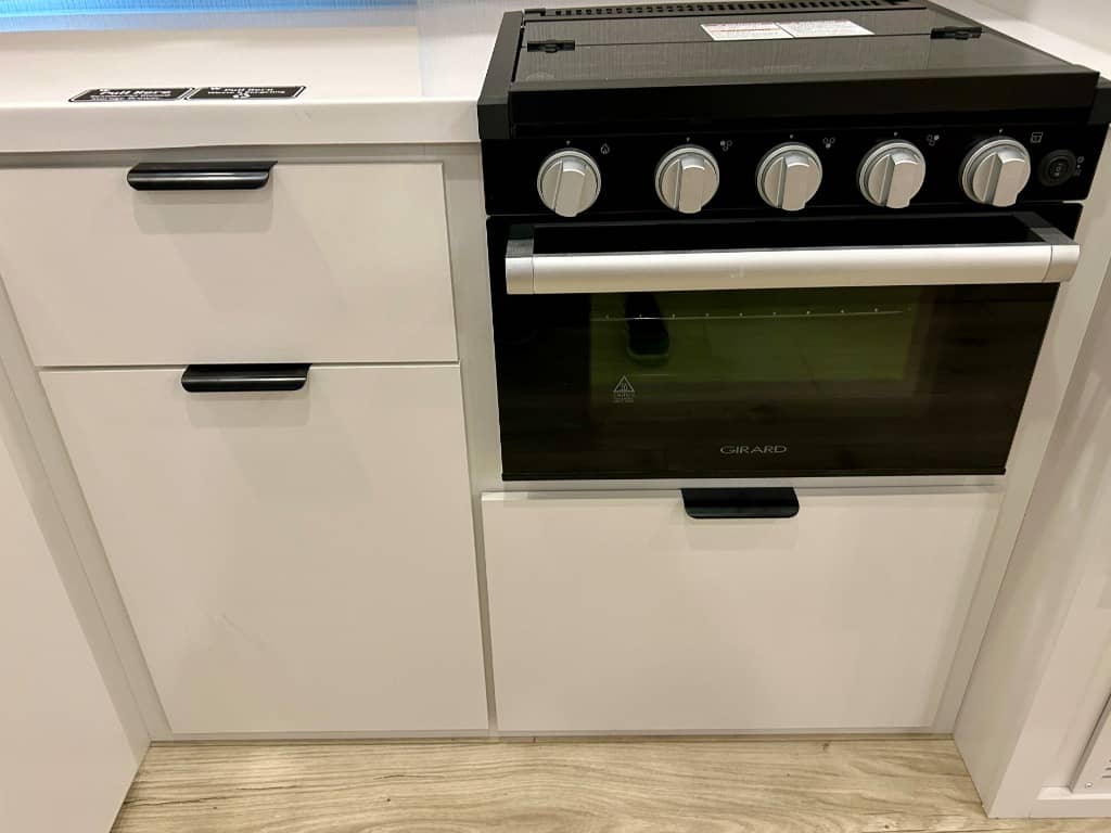 2026 Winnebago 2026 Winnebago Thrive - thumbnail 16