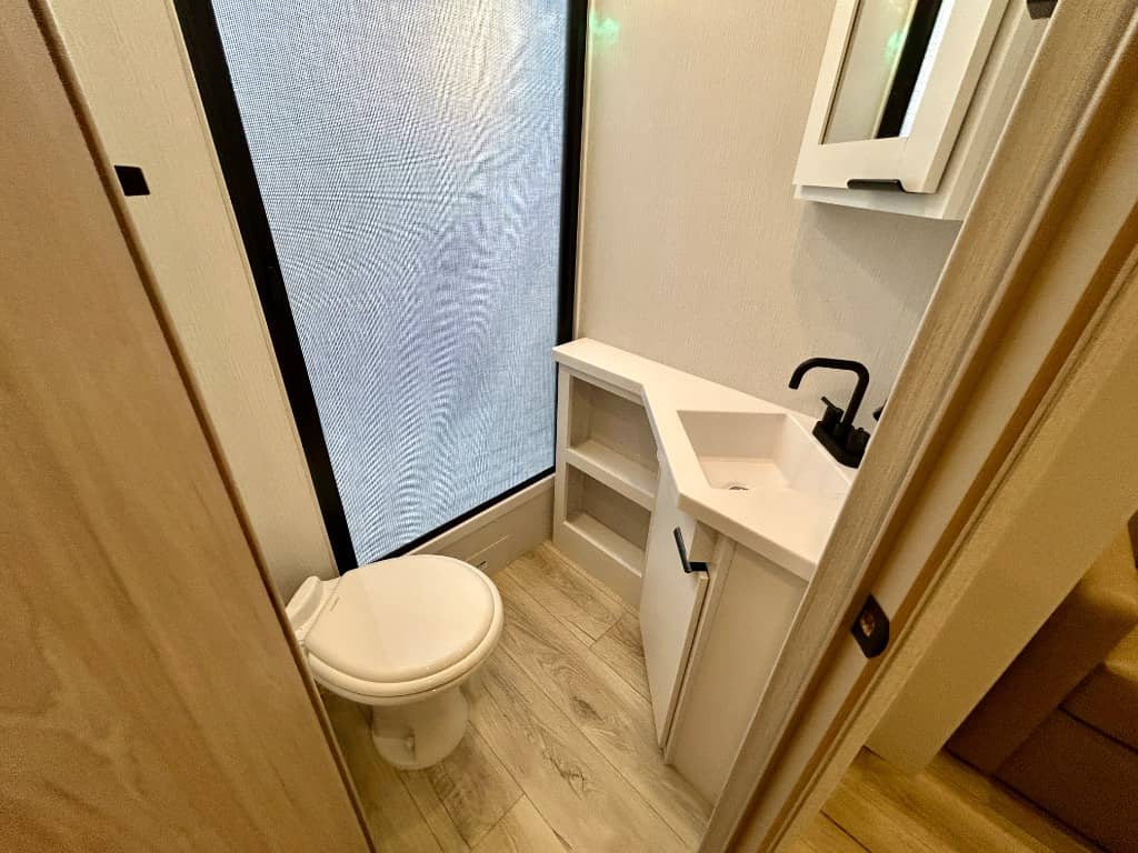 2026 Winnebago 2026 Winnebago Thrive - thumbnail 33