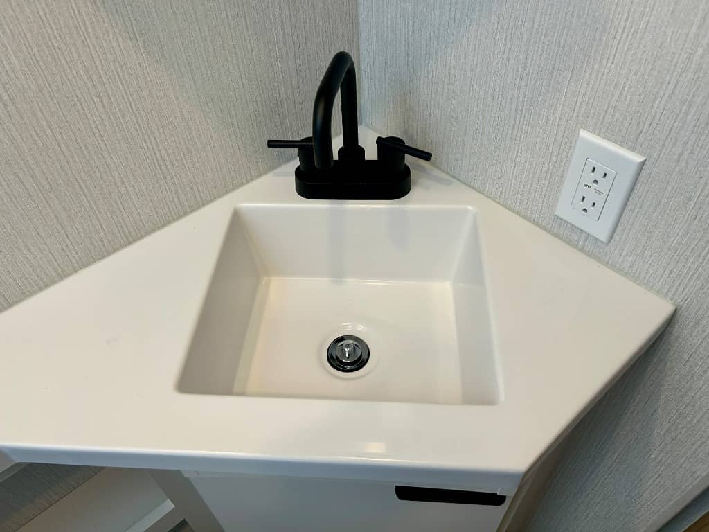 2026 Winnebago 2026 Winnebago Thrive - thumbnail 35