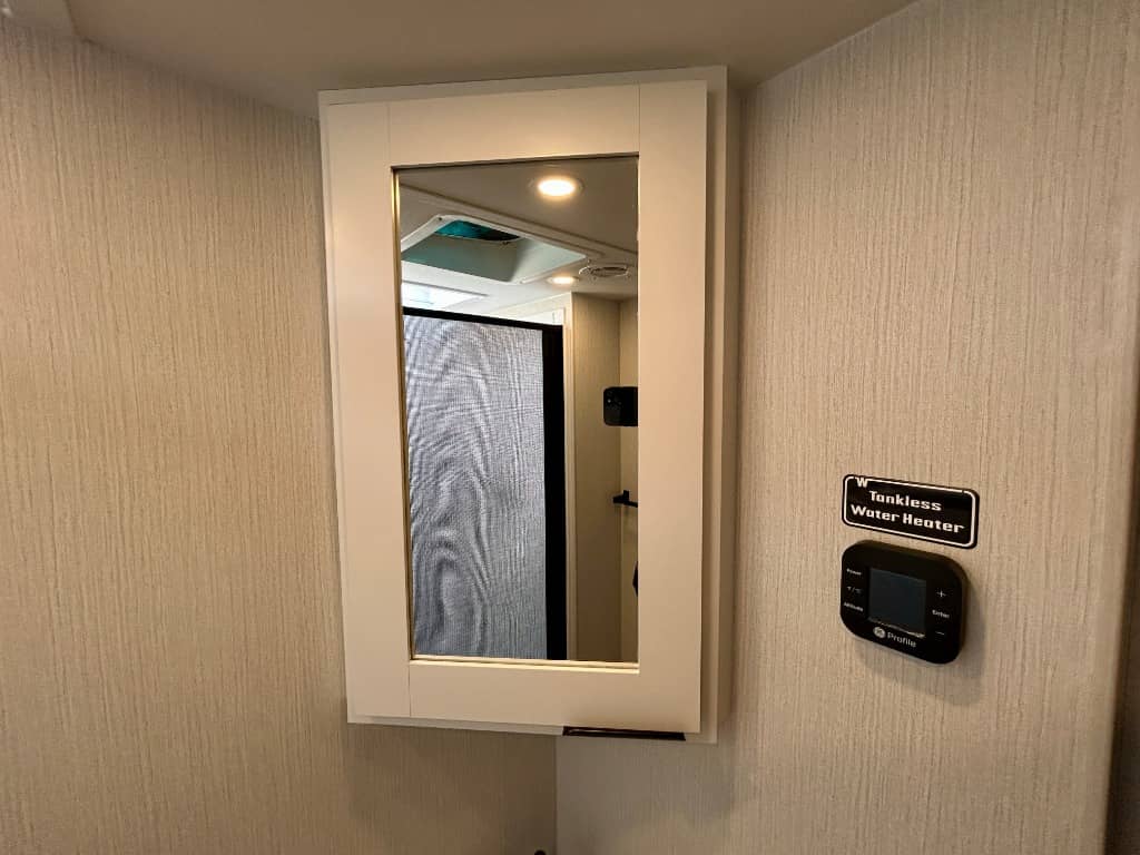 2026 Winnebago 2026 Winnebago Thrive - thumbnail 36