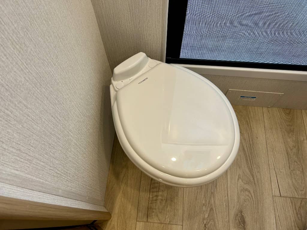 2026 Winnebago 2026 Winnebago Thrive - thumbnail 37