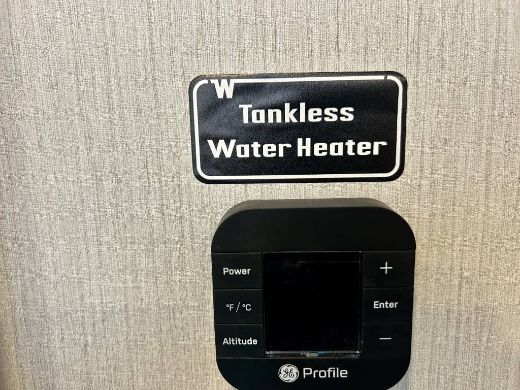 2026 Winnebago 2026 Winnebago Thrive - thumbnail 38