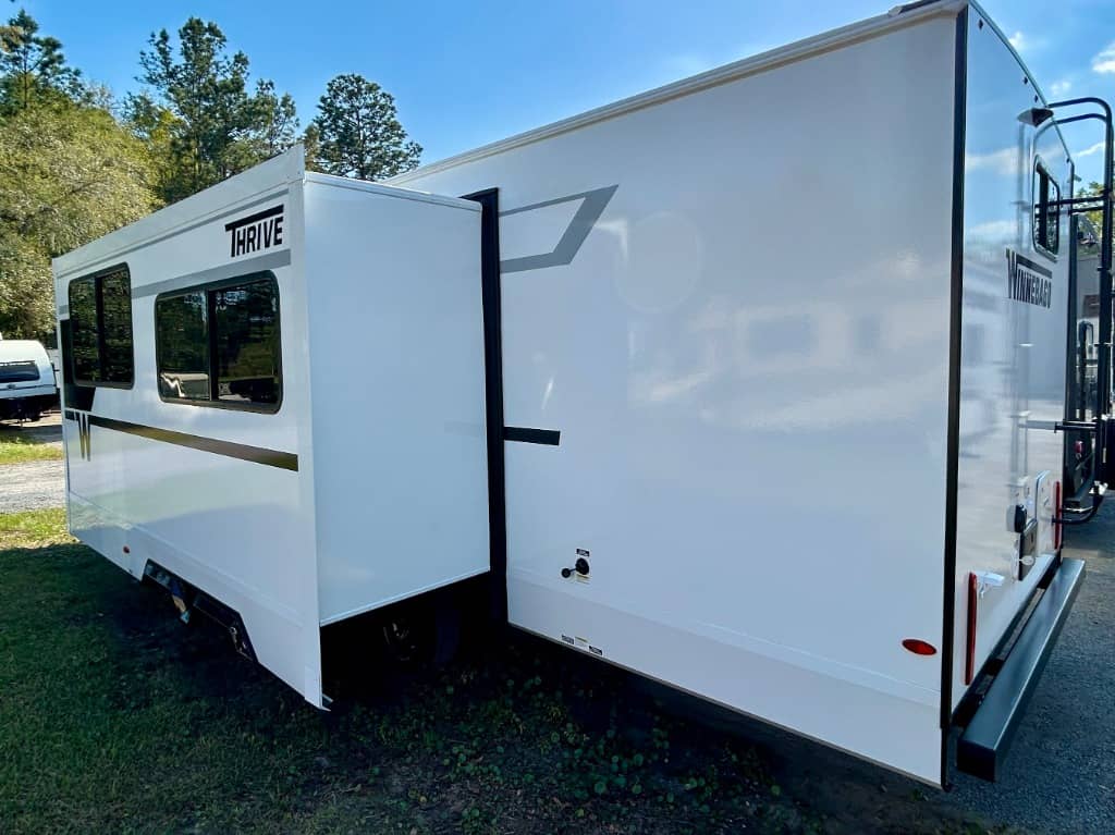 2026 Winnebago 2026 Winnebago Thrive - thumbnail 44
