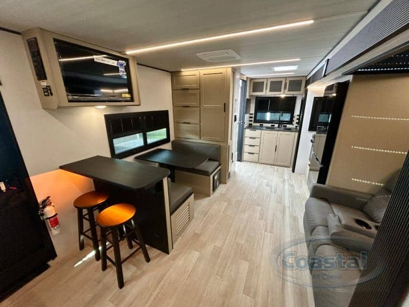 2026 Keystone RV 2026 Keystone RV Walkabout - thumbnail 4