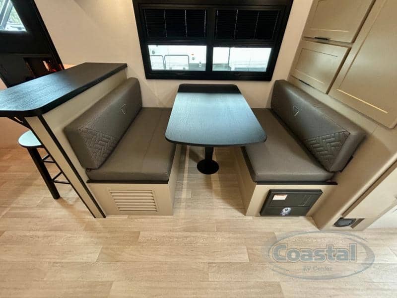 2026 Keystone RV 2026 Keystone RV Walkabout - thumbnail 9