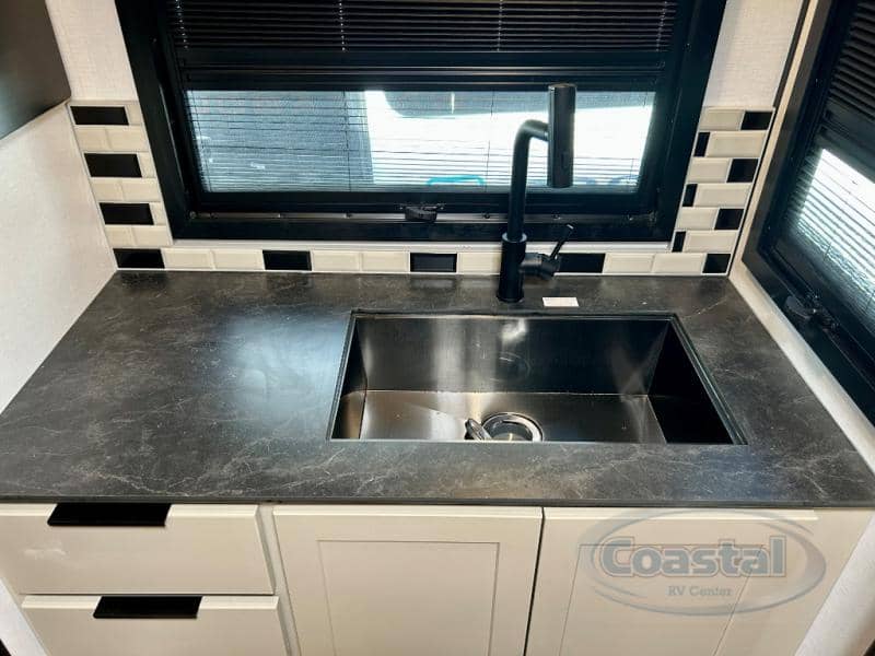 2026 Keystone RV 2026 Keystone RV Walkabout - thumbnail 19