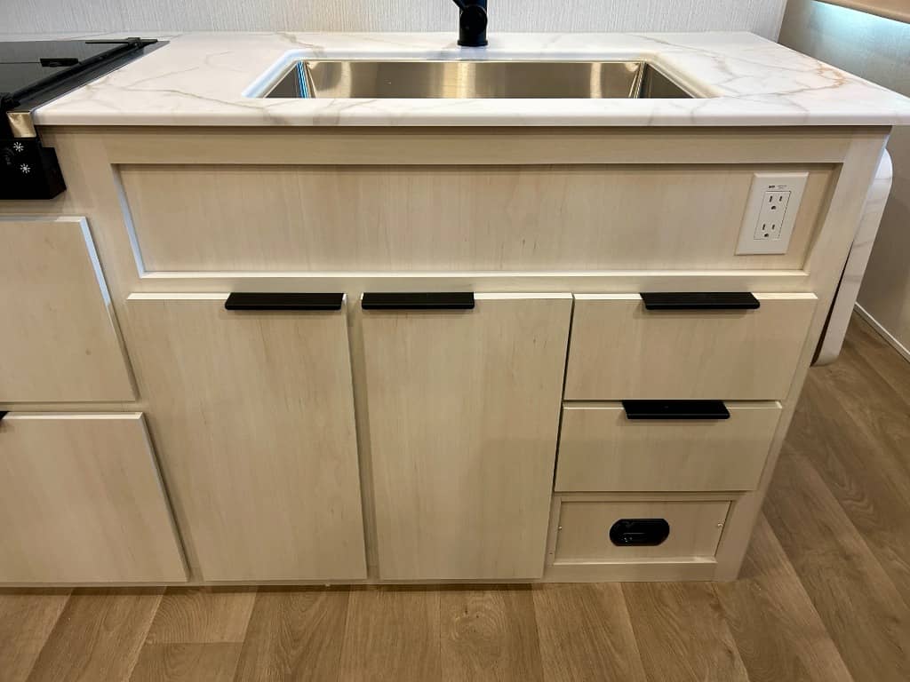 2026 Winnebago 2026 Winnebago Access - thumbnail 13