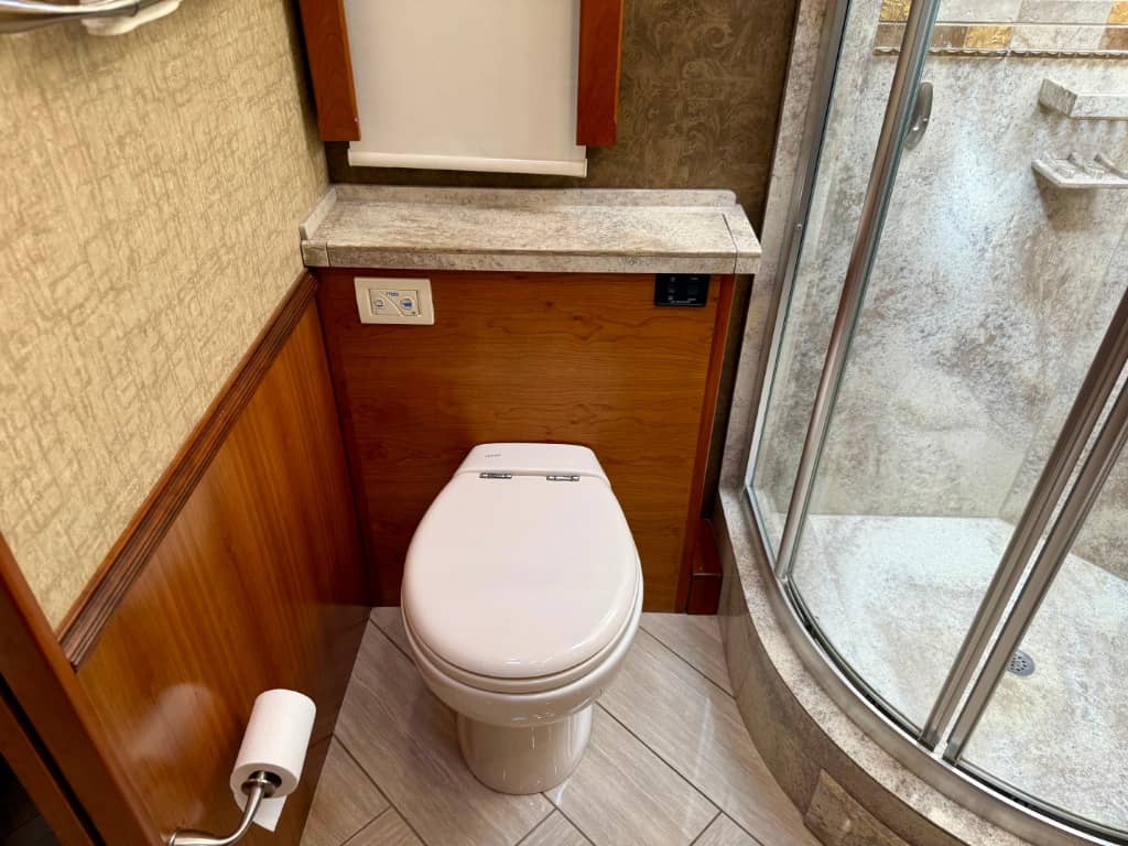 2014 Tiffin 2014 Tiffin Allegro Bus - thumbnail 23