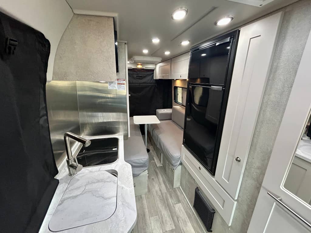 2025 Roadtrek 2025 Roadtrek Play - thumbnail 3