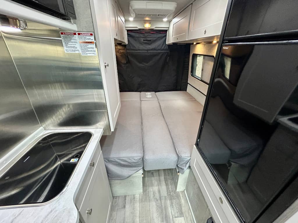 2025 Roadtrek 2025 Roadtrek Play - thumbnail 7