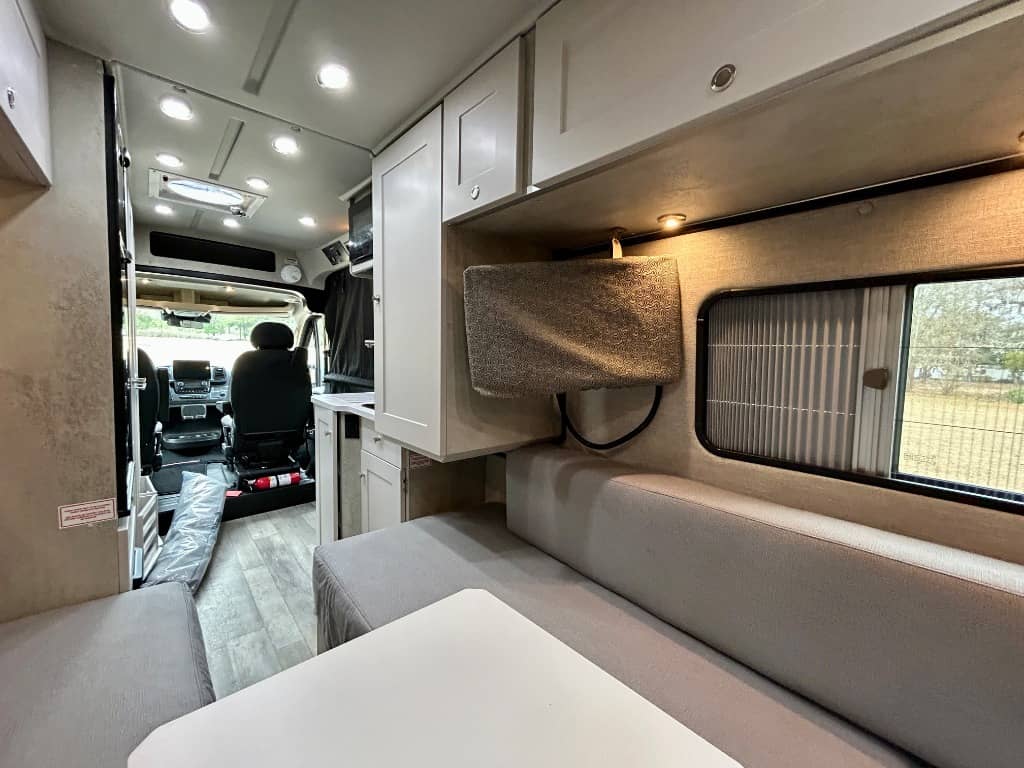 2025 Roadtrek 2025 Roadtrek Play - thumbnail 10