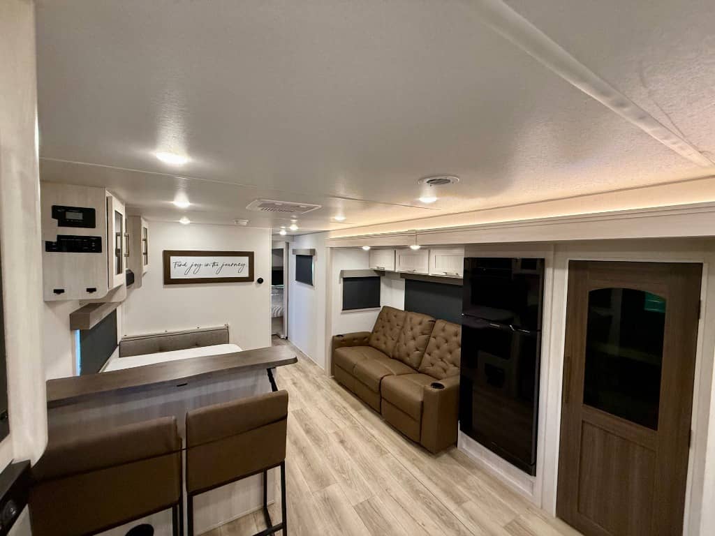 2026 Forest River 2026 Forest River Grand Surveyor - thumbnail 3