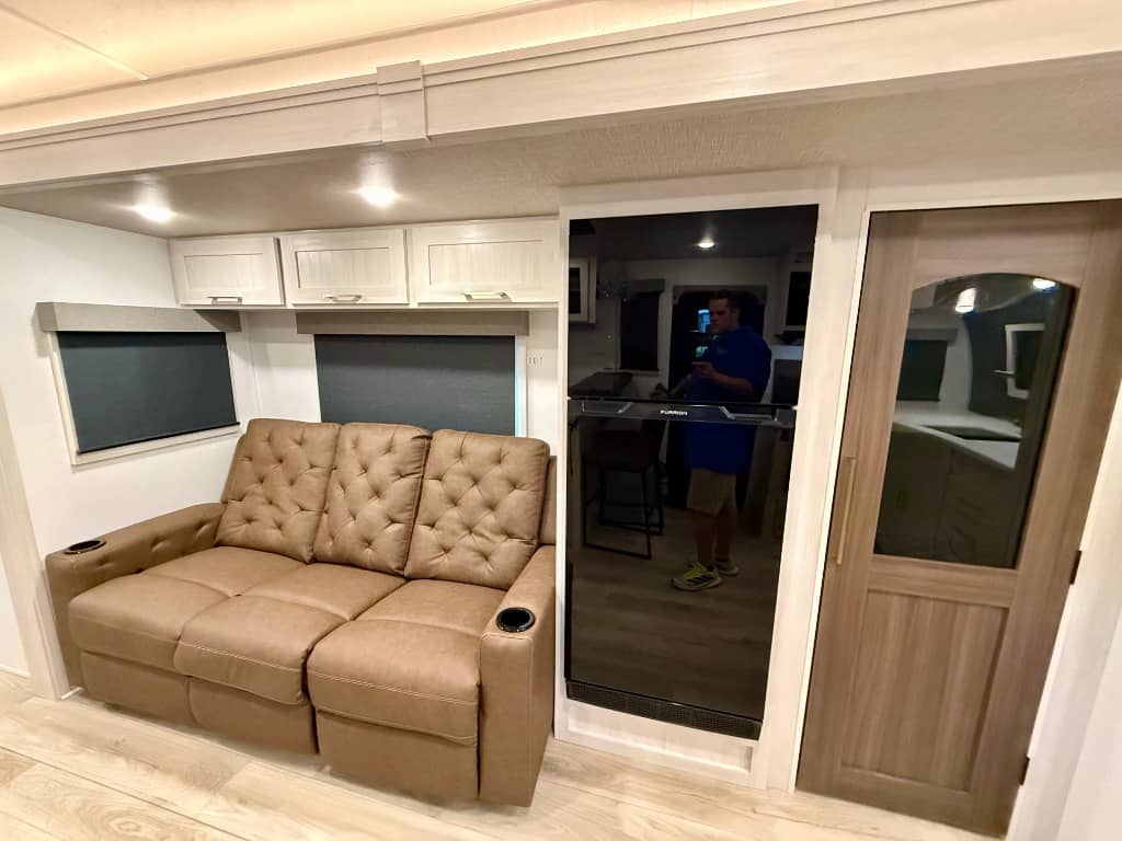 2026 Forest River 2026 Forest River Grand Surveyor - thumbnail 7