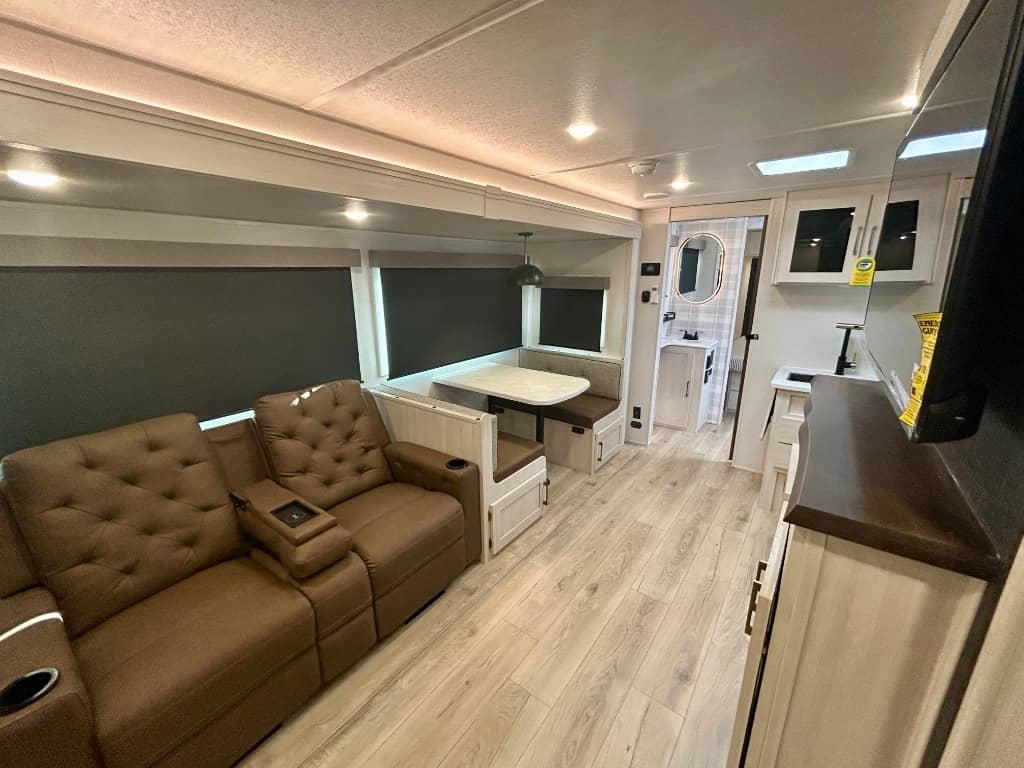 2026 Forest River 2026 Forest River Surveyor Legend - thumbnail 3