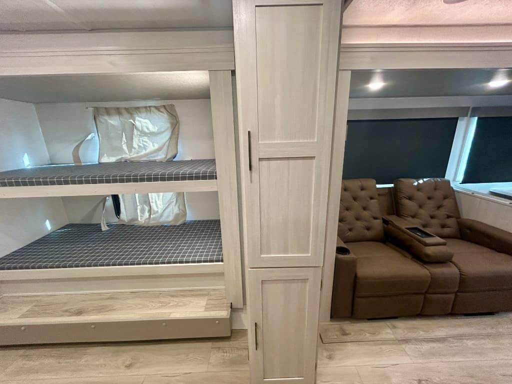 2026 Forest River 2026 Forest River Surveyor Legend - thumbnail 28