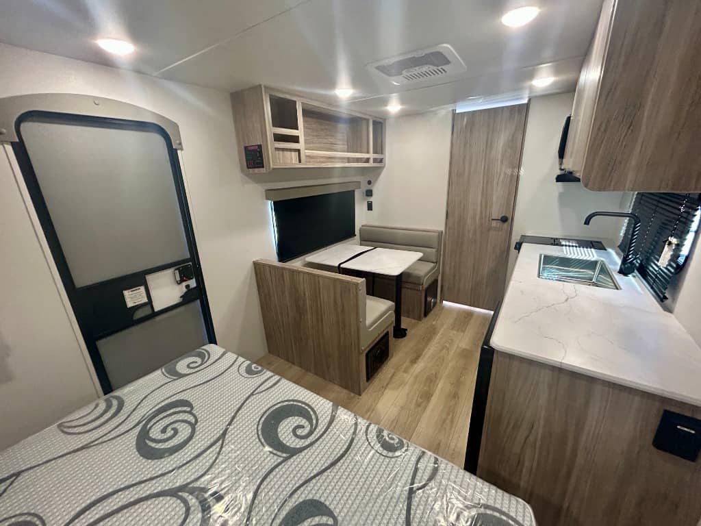 2025 Winnebago 2025 Winnebago Access - thumbnail 3
