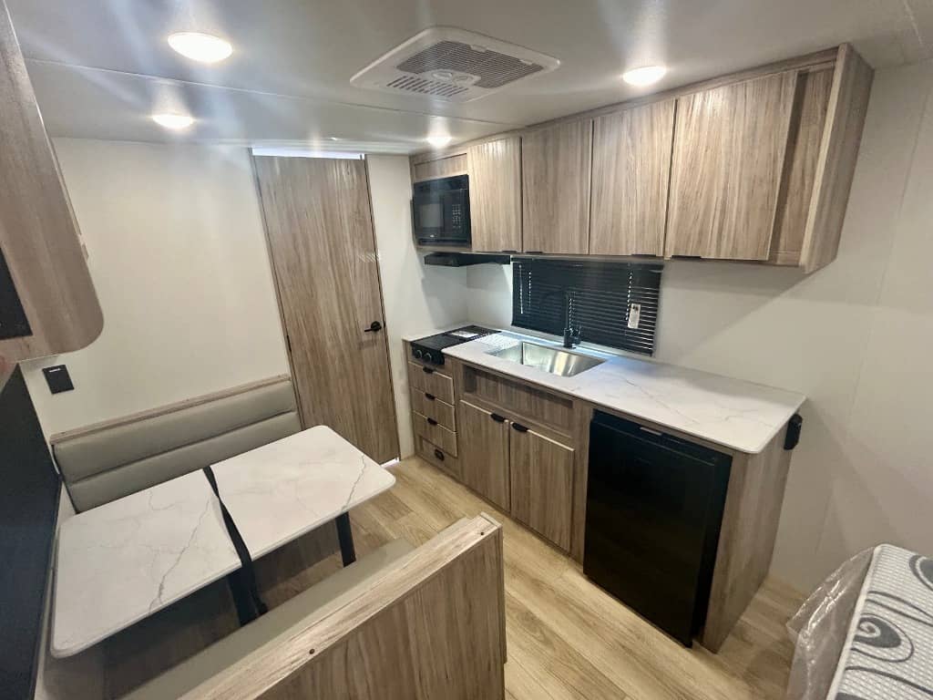 2025 Winnebago 2025 Winnebago Access - thumbnail 4