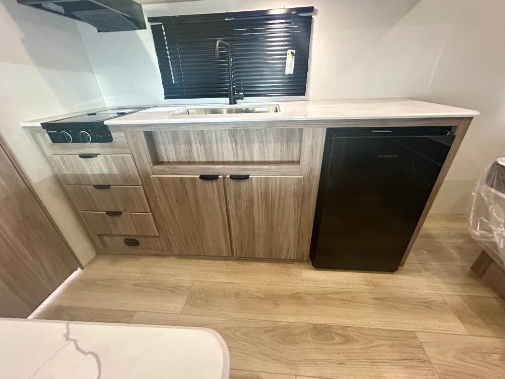 2025 Winnebago 2025 Winnebago Access - thumbnail 9