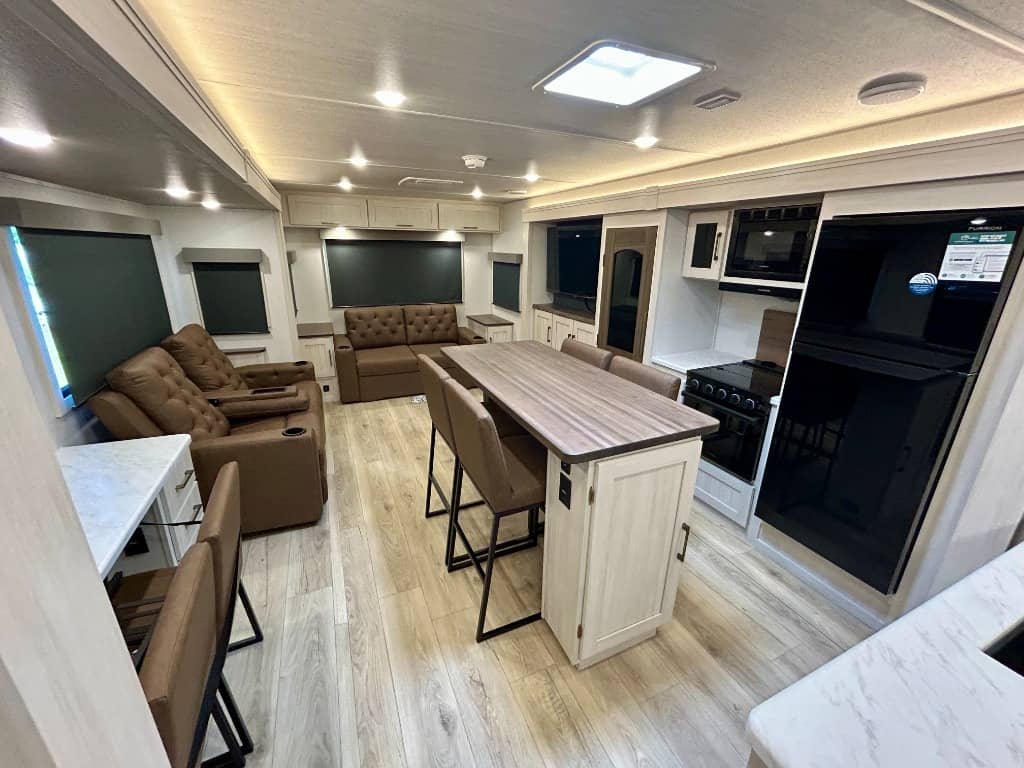 2026 Forest River 2026 Forest River Grand Surveyor - thumbnail 3