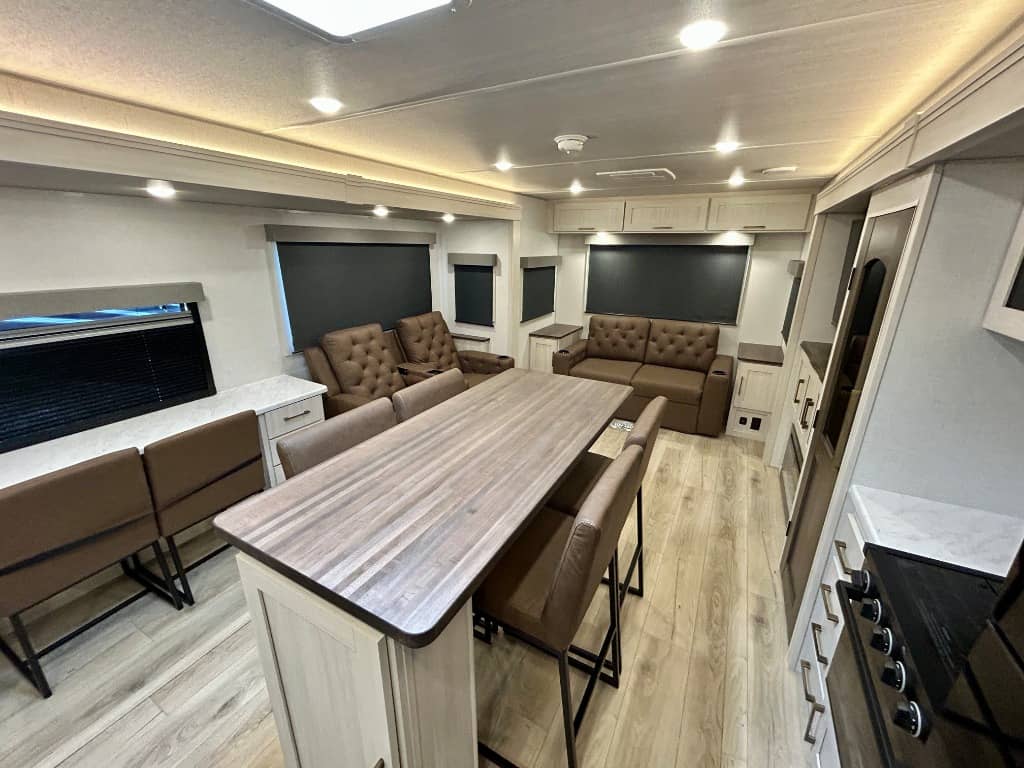 2026 Forest River 2026 Forest River Grand Surveyor - thumbnail 4