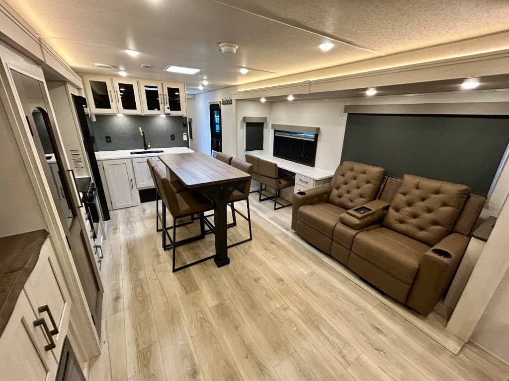 2026 Forest River 2026 Forest River Grand Surveyor - thumbnail 6