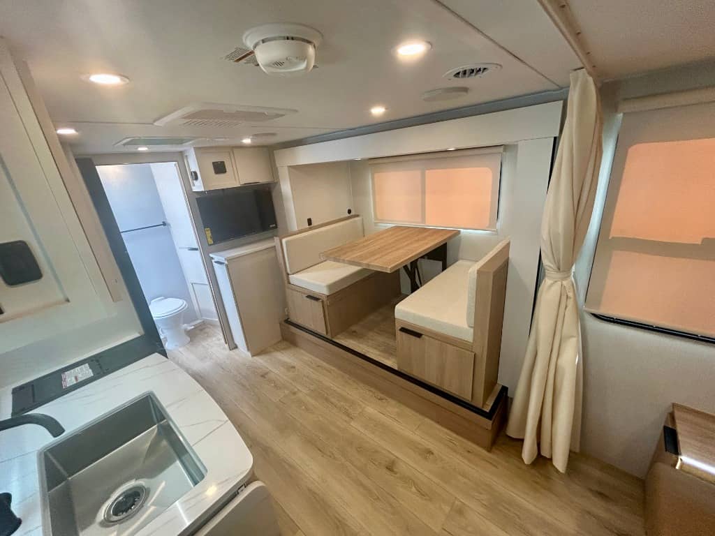 2026 Winnebago 2026 Winnebago Micro Minnie - thumbnail 3