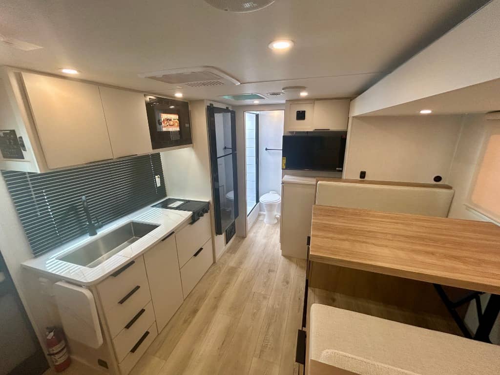 2026 Winnebago 2026 Winnebago Micro Minnie - thumbnail 4