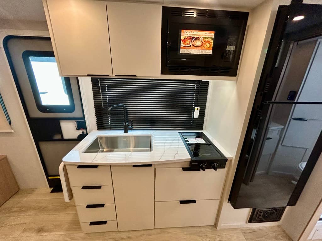 2026 Winnebago 2026 Winnebago Micro Minnie - thumbnail 9