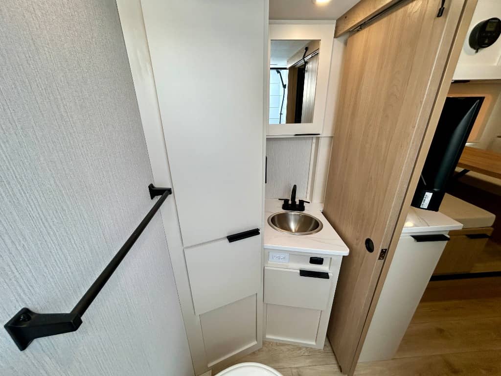 2026 Winnebago 2026 Winnebago Micro Minnie - thumbnail 22