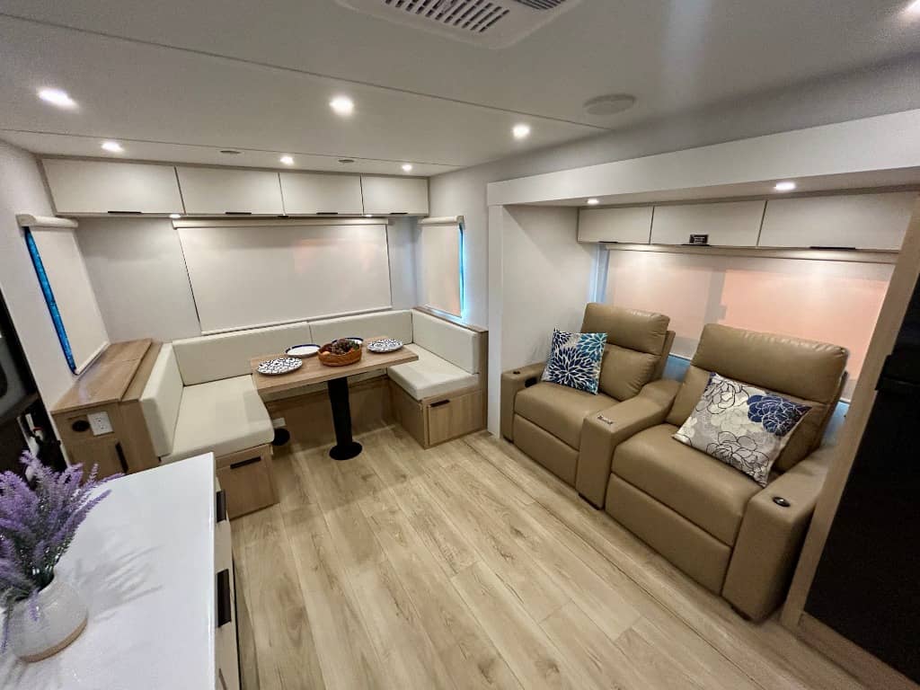 2026 Winnebago 2026 Winnebago Thrive - thumbnail 5