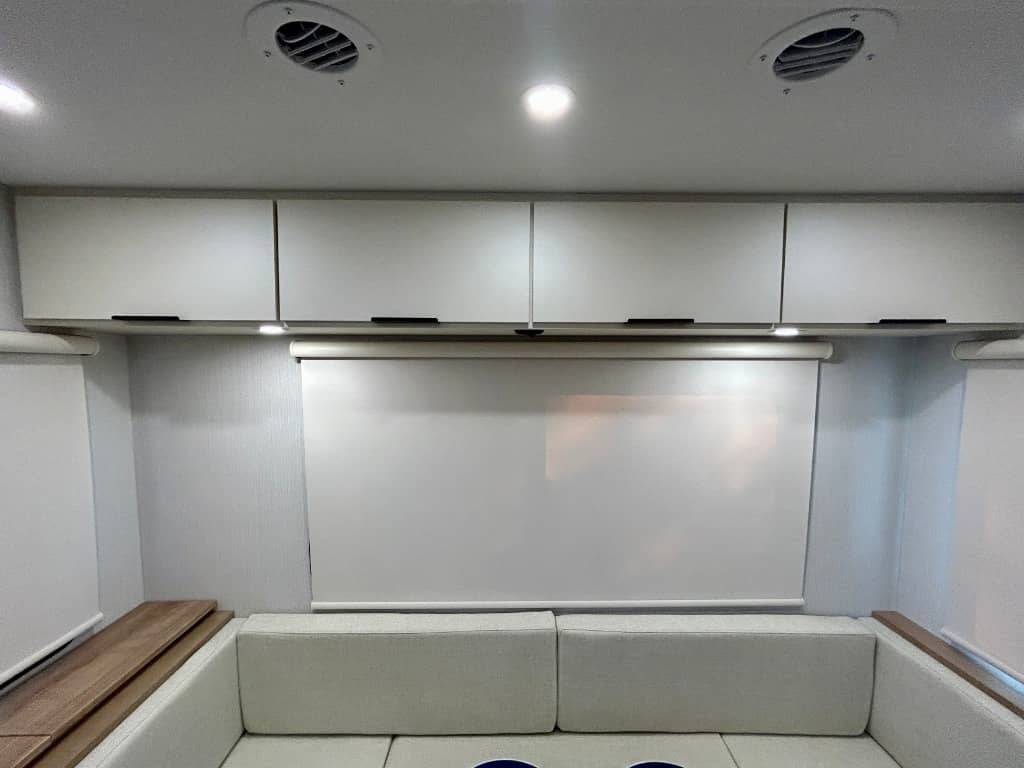 2026 Winnebago 2026 Winnebago Thrive - thumbnail 8