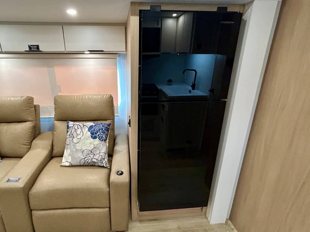 2026 Winnebago 2026 Winnebago Thrive - thumbnail 12