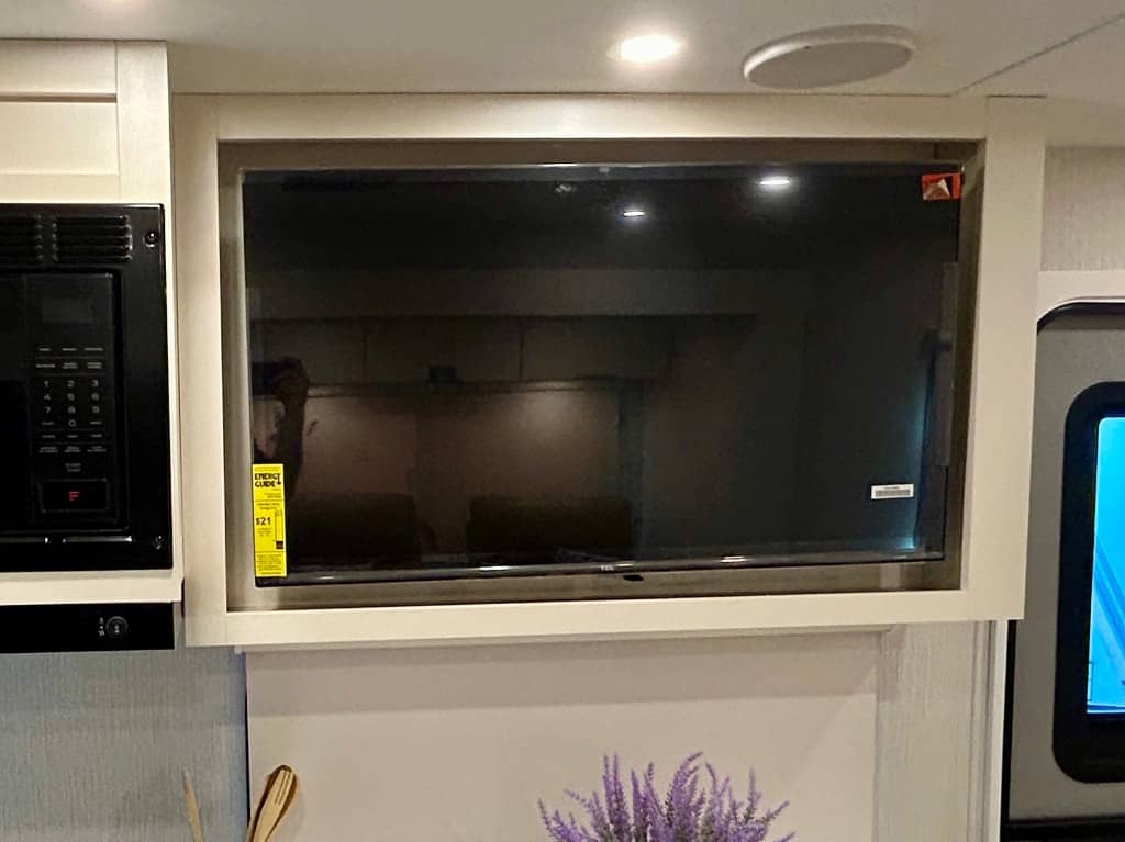 2026 Winnebago 2026 Winnebago Thrive - thumbnail 14