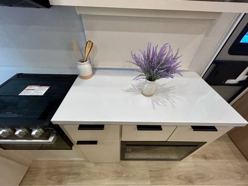 2026 Winnebago 2026 Winnebago Thrive - thumbnail 15