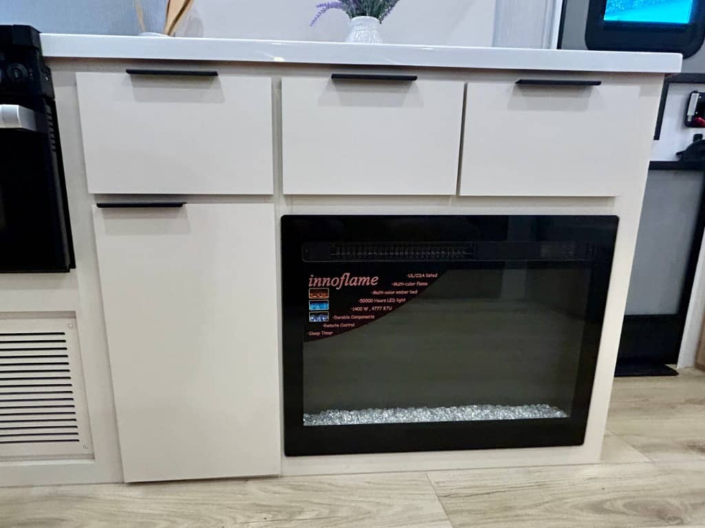 2026 Winnebago 2026 Winnebago Thrive - thumbnail 16