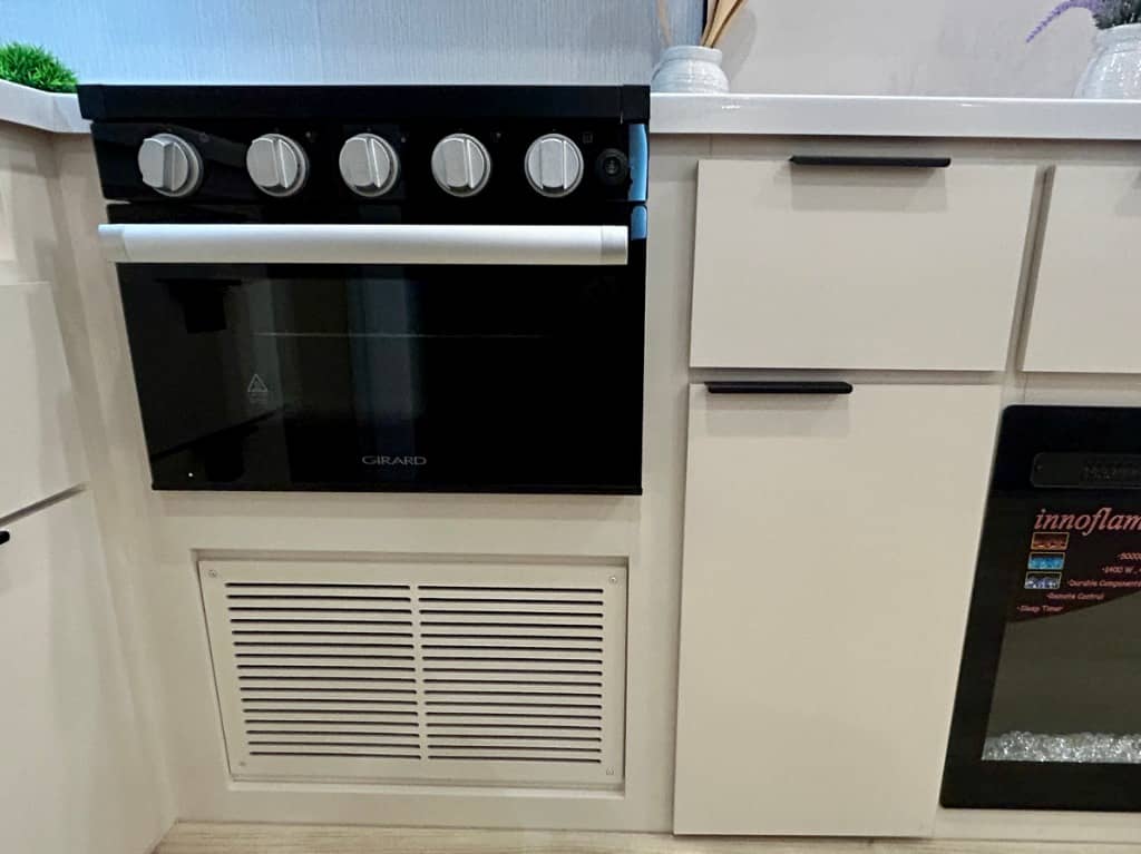 2026 Winnebago 2026 Winnebago Thrive - thumbnail 17