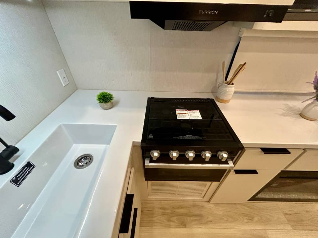 2026 Winnebago 2026 Winnebago Thrive - thumbnail 18