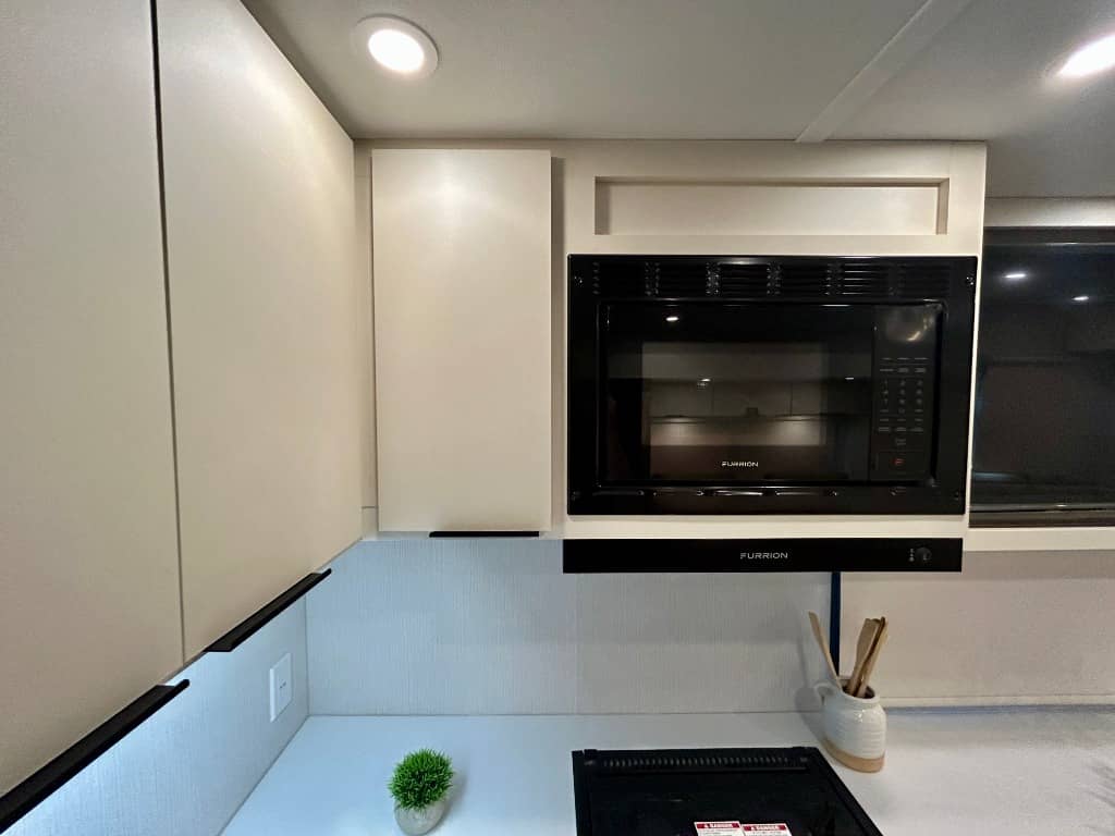 2026 Winnebago 2026 Winnebago Thrive - thumbnail 19