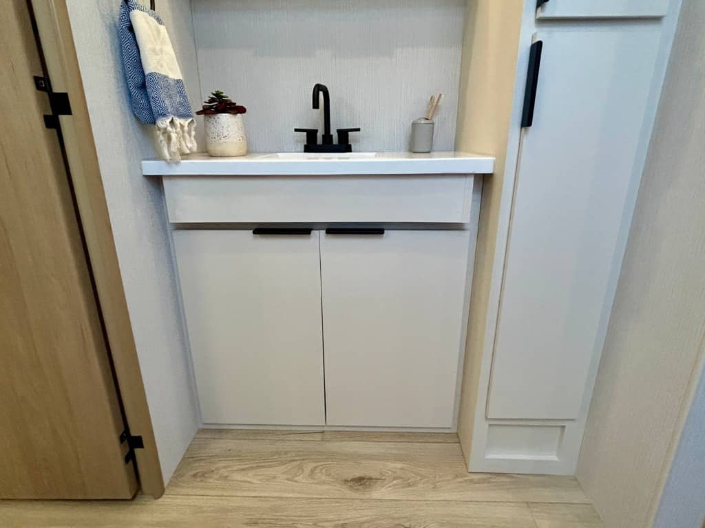 2026 Winnebago 2026 Winnebago Thrive - thumbnail 25