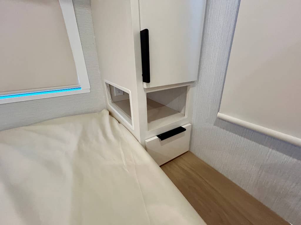 2026 Winnebago 2026 Winnebago Thrive - thumbnail 33