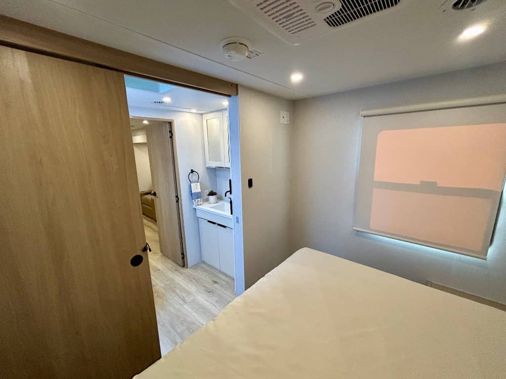 2026 Winnebago 2026 Winnebago Thrive - thumbnail 35