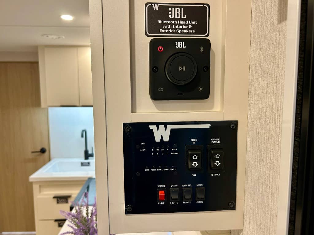 2026 Winnebago 2026 Winnebago Thrive - thumbnail 36