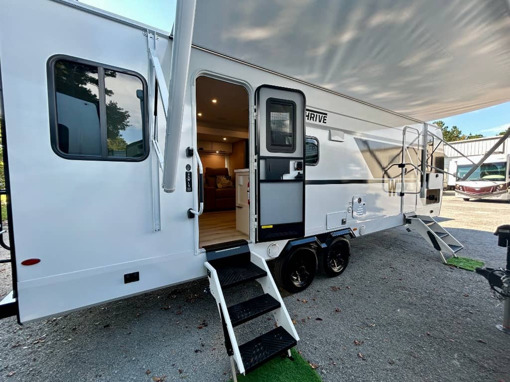 2026 Winnebago 2026 Winnebago Thrive - thumbnail 41